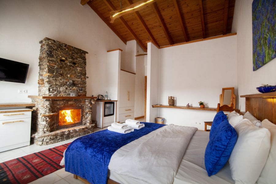 Deluxe room with fireplace at Yenice Vadi
