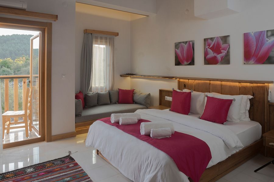 Deluxe king room at Yenice Vadi