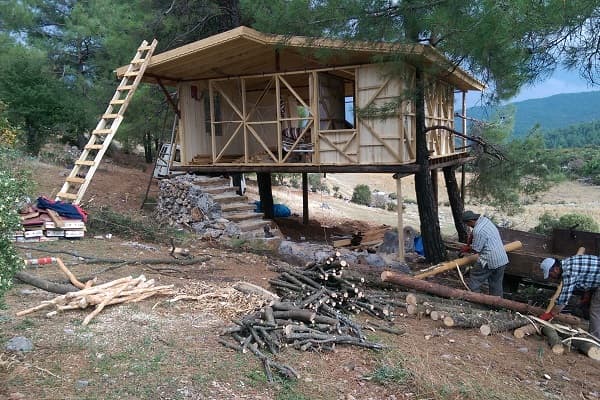 Building the tree house at Yenice Vadi