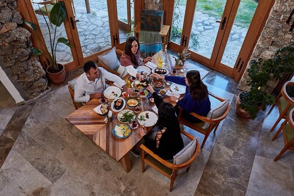 Guests dining at Yenice Vadi